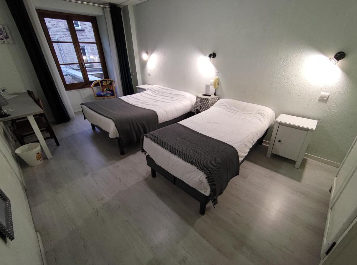 Hotel Du Lion Vert Ликсей-ле-Бен Экстерьер фото