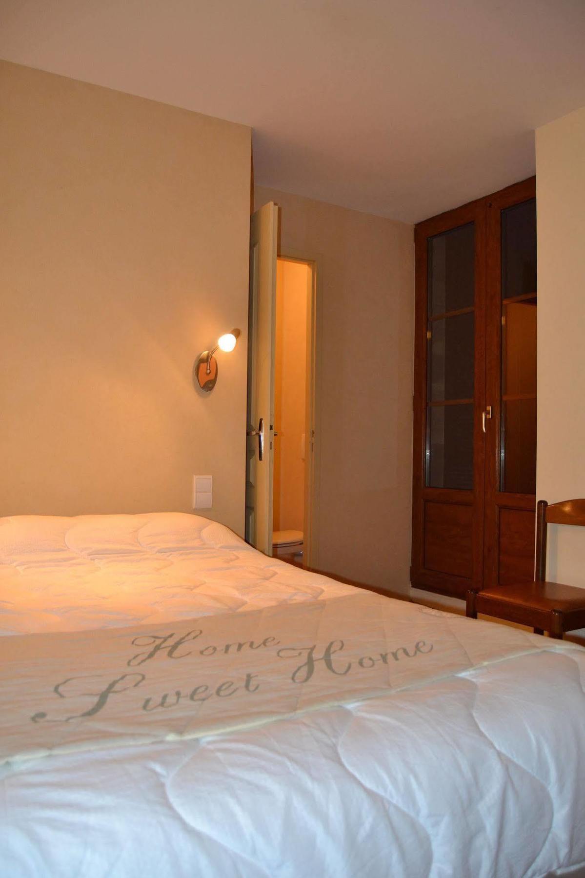 Hotel Du Lion Vert Ликсей-ле-Бен Экстерьер фото
