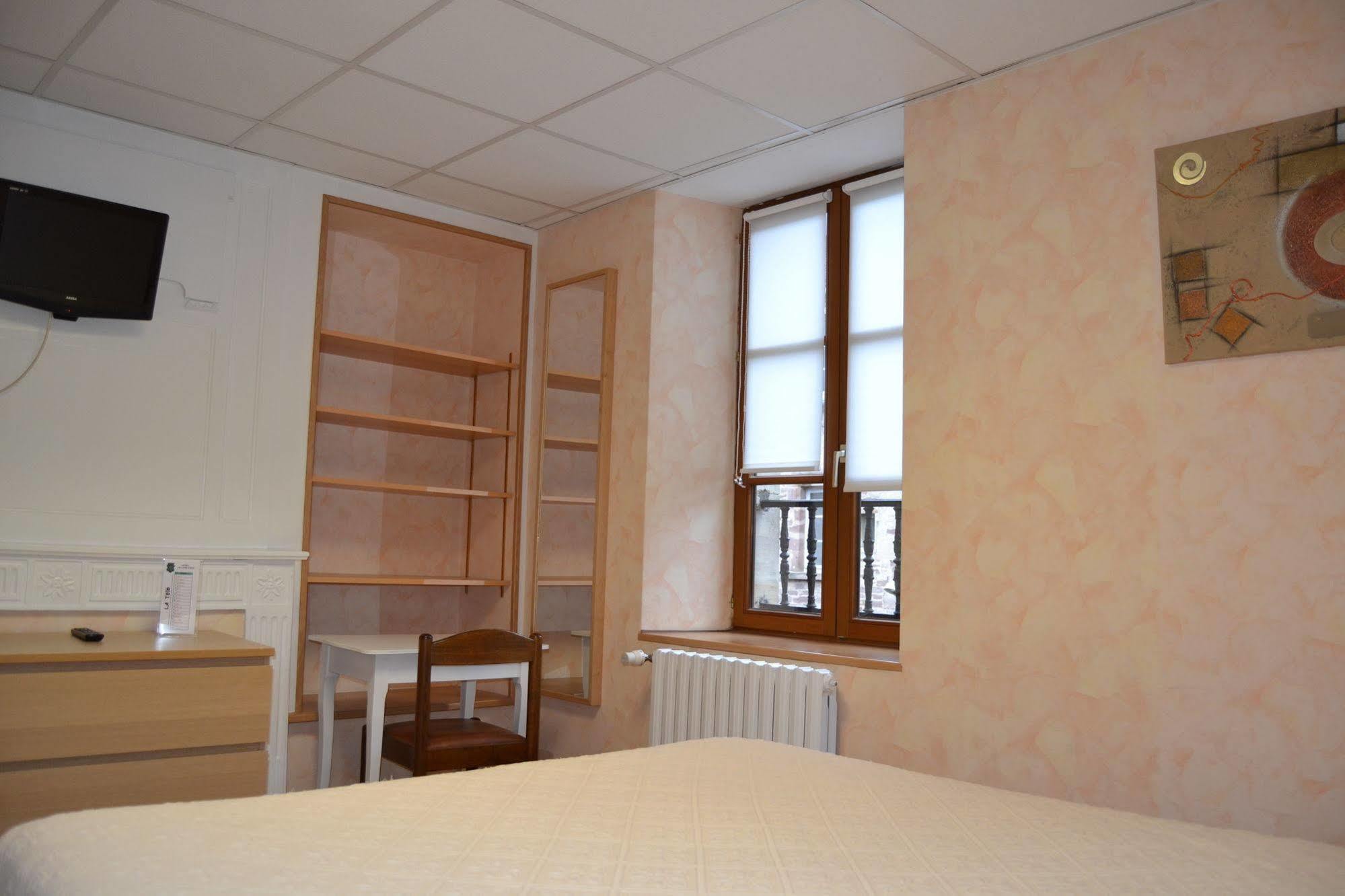 Hotel Du Lion Vert Ликсей-ле-Бен Экстерьер фото