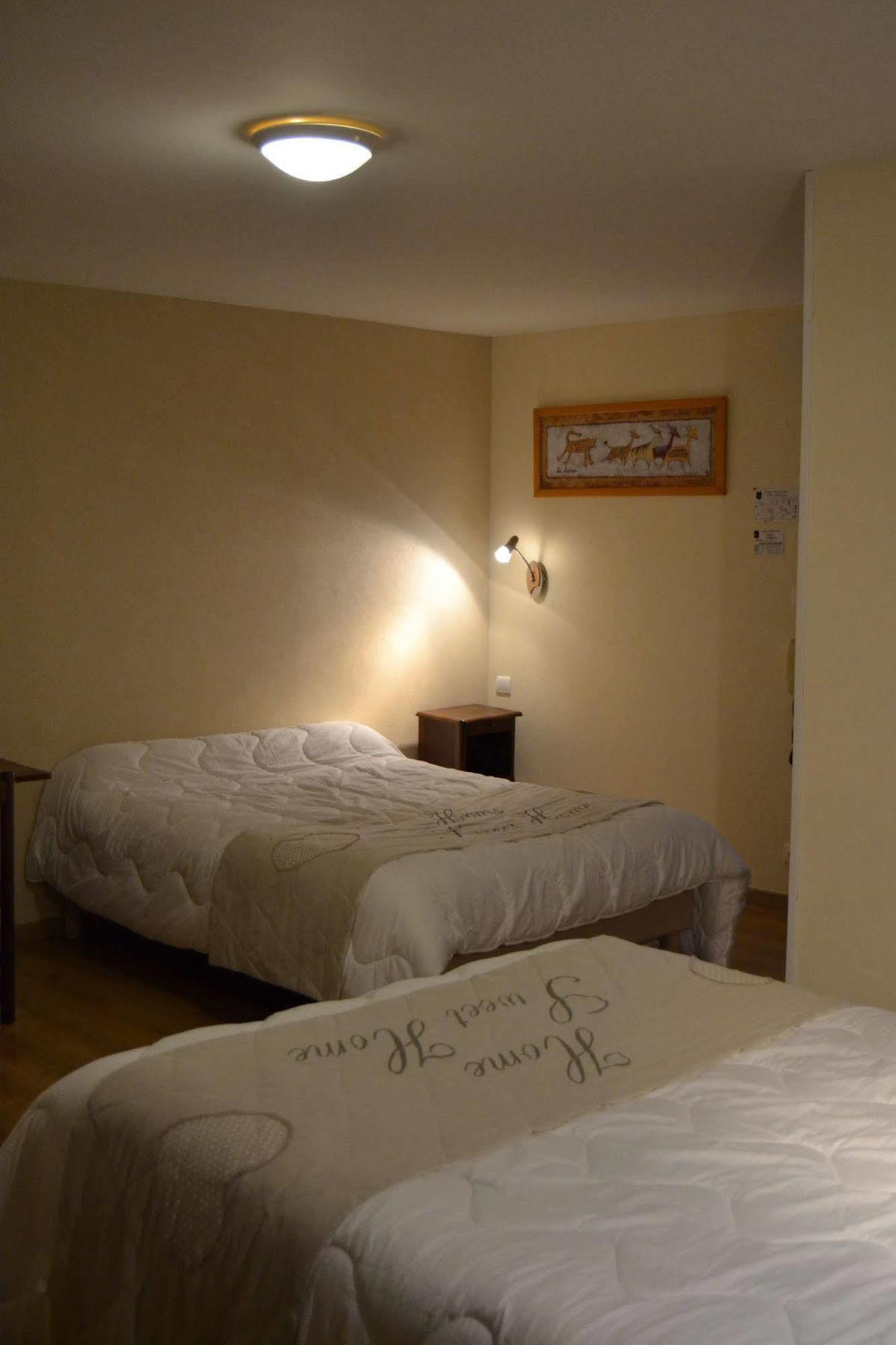 Hotel Du Lion Vert Ликсей-ле-Бен Экстерьер фото
